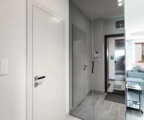 Lejlighed Ochota View Modern By Bookinghost *