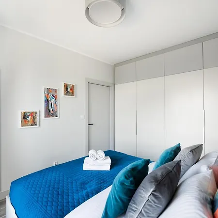 Ochota View Modern By Bookinghost